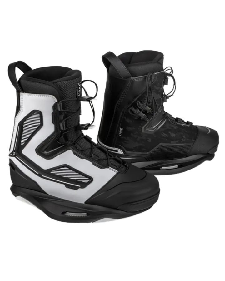 Ronix RXT Blackout (2023) with One Boots (2022)