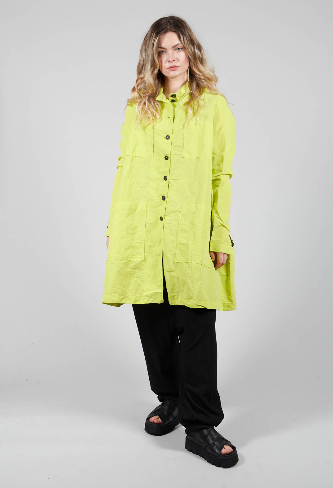 Short Length Coat With Pocket Features in Spring