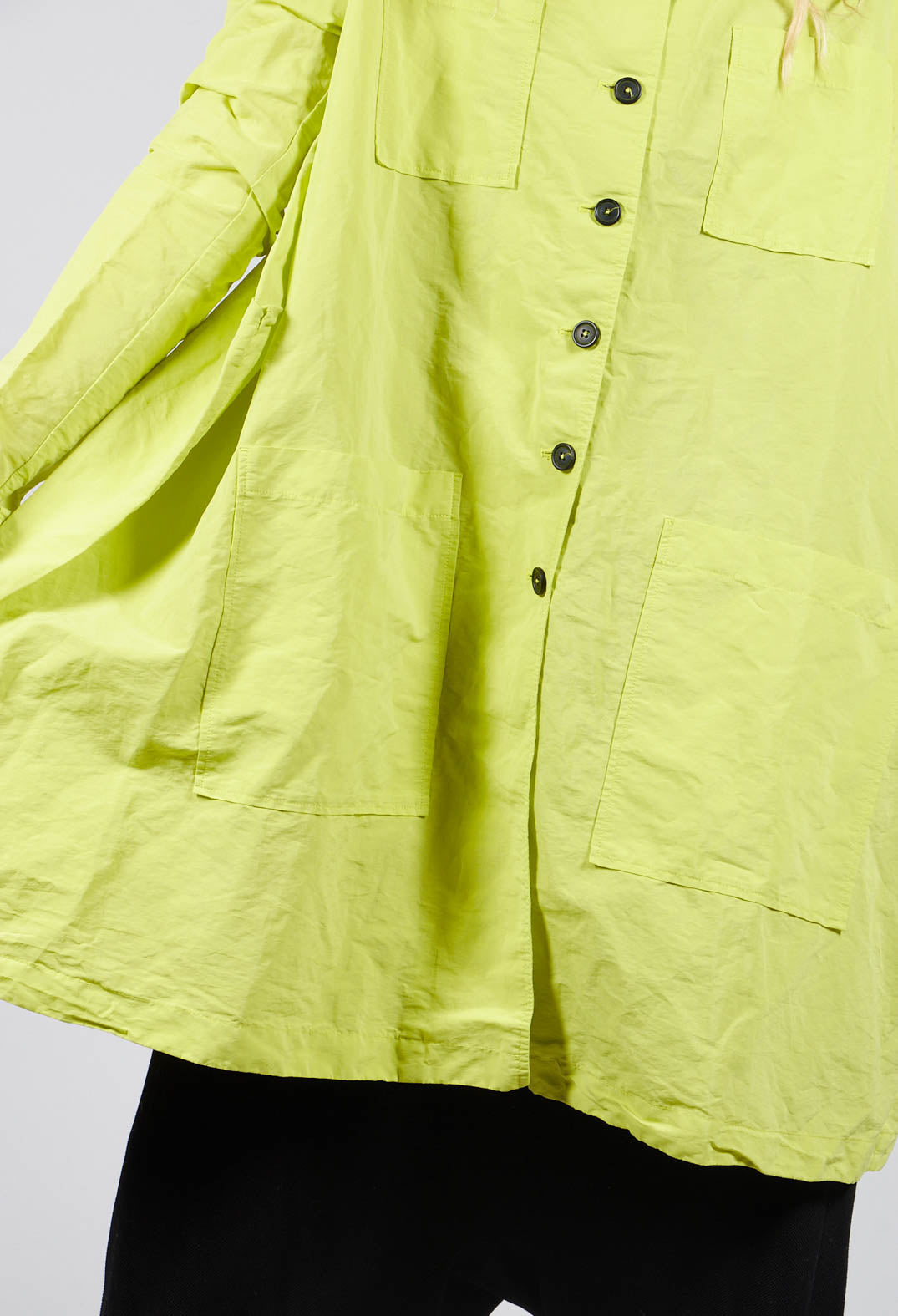 Short Length Coat With Pocket Features in Spring