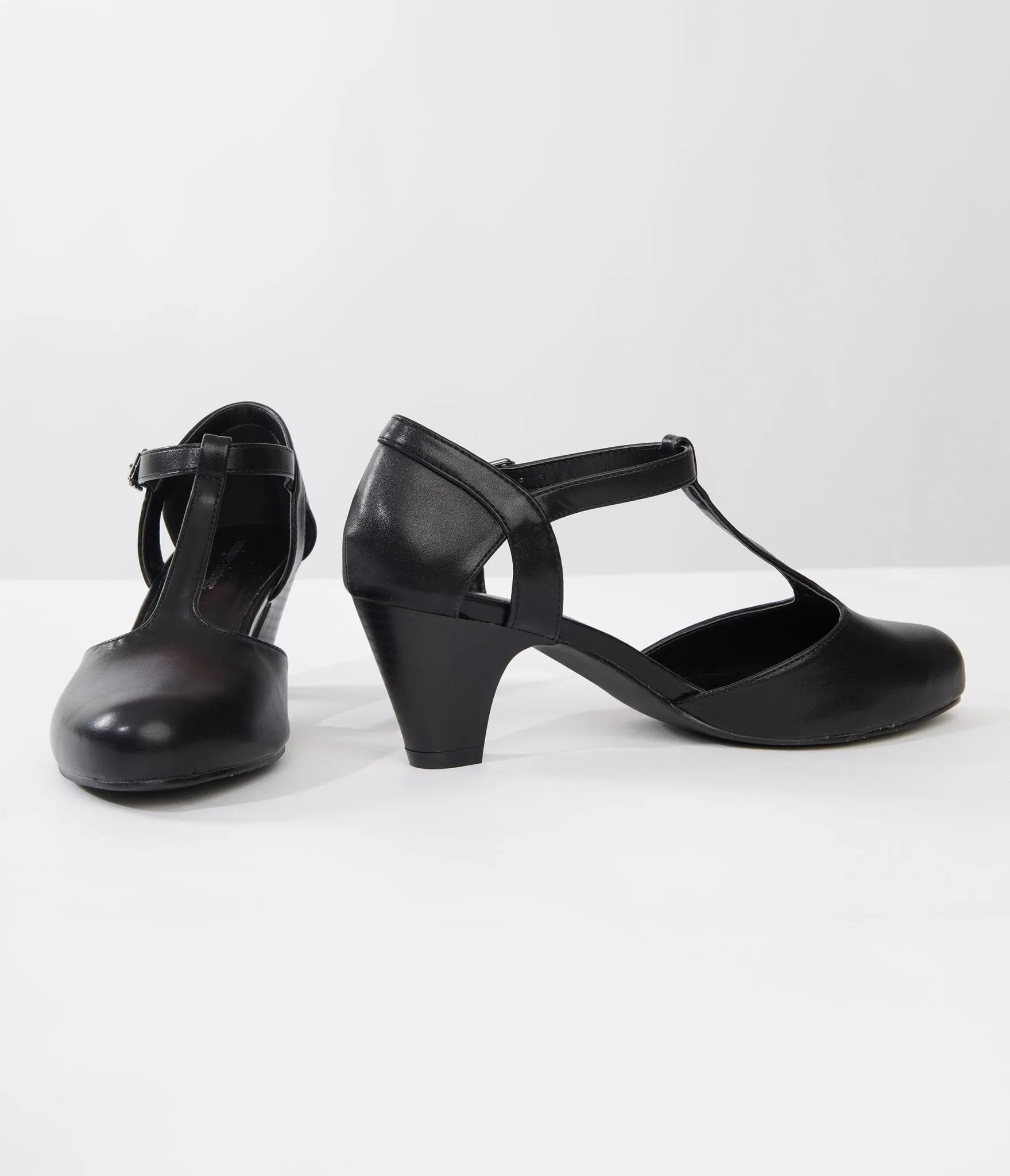 Unique Vintage 1920s Black Leatherette Closed Toe T-Strap Roxy Pumps